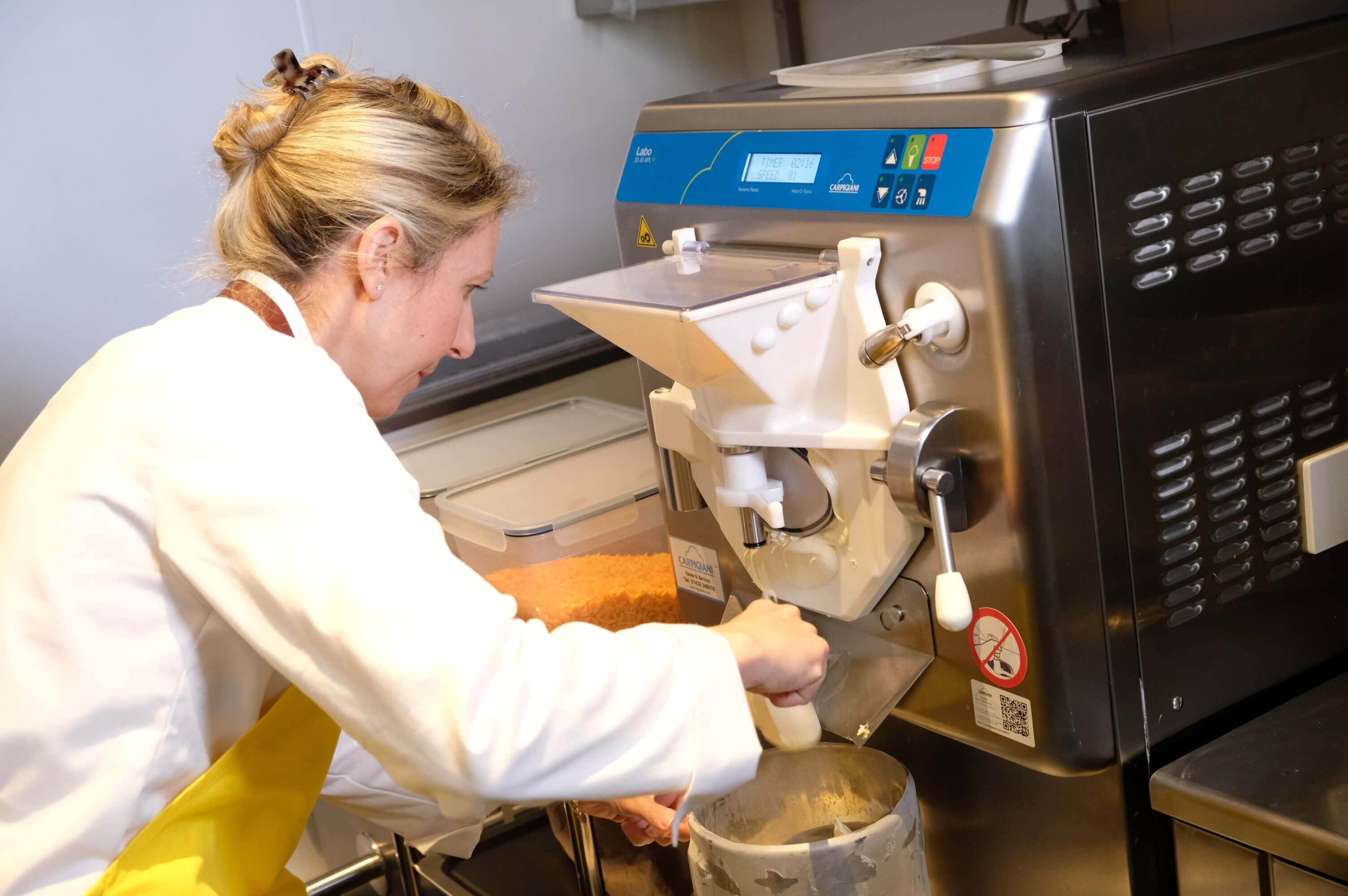 Gelato dipping case image