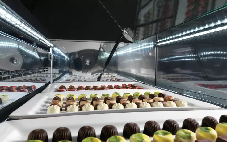 ifi-refrigerated-display-cabinet-for-pastry-and-pralines (1)